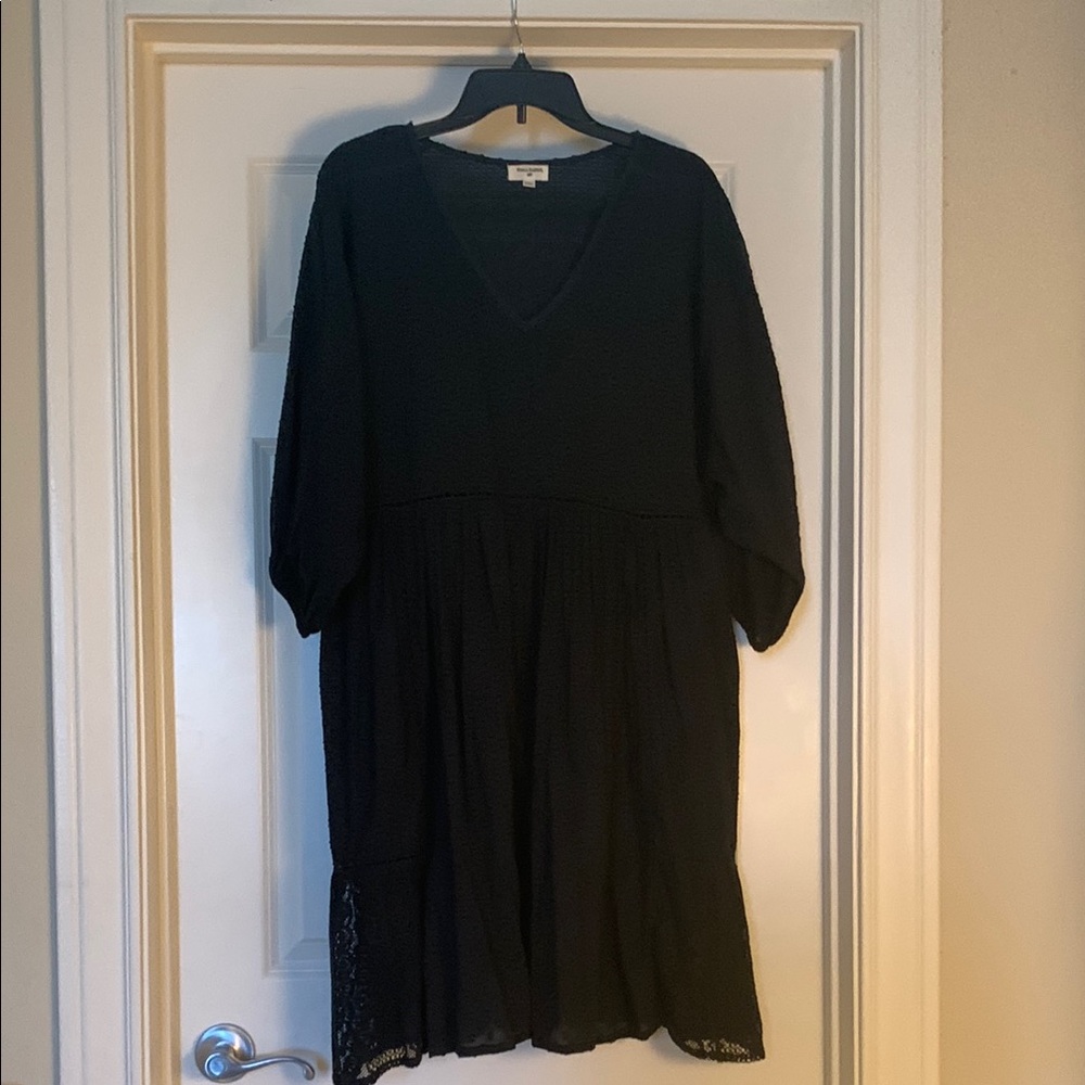 Ladies Black V-Neck Dress. Lace and lots of detail. Like new. Size lg-xl